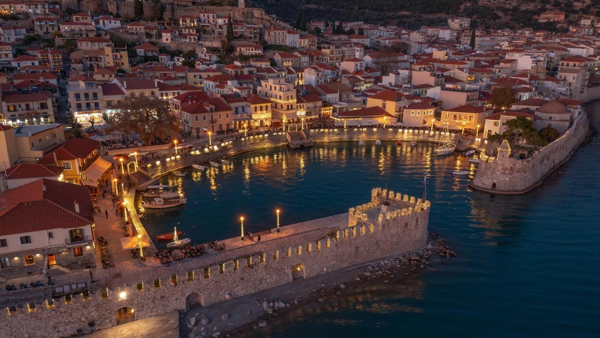 Nafpaktos Beach Luxury Suites Экстерьер фото